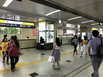 「大阪駅」桜橋口の改札を出て、右手にお進みください。