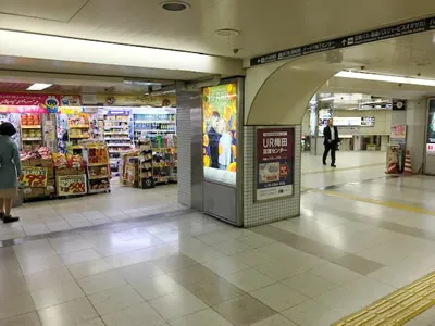 左手にMedi+マツキヨが見えます。Medi+マツキヨを過ぎて左にお進みください。