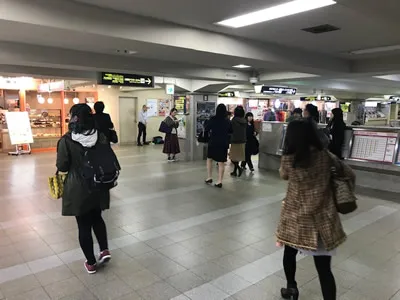 「大阪梅田駅」茶屋町口改札口から改札の外に出てください。