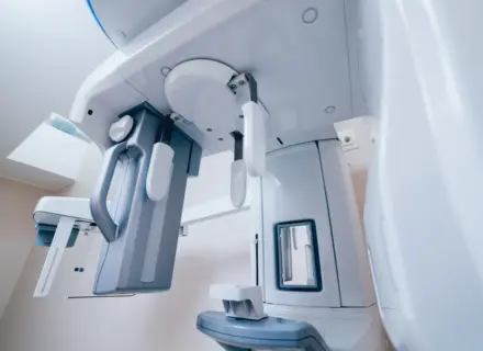 安全で精密なインプラント治療のために〜CT撮影の重要性〜